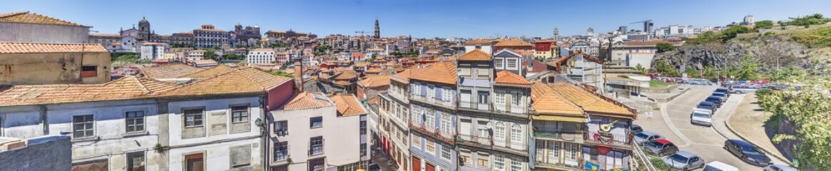 Fototapeta na wymiar Panoramic view of the city of Porto taken from the cathedral during the day