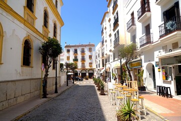 old town of Tarifa with typical white Andalusian houses, bars and restaurants, C. Sancho IV el Bravo, Costa de la Luz, Andalusia, Cádiz, Spain - obrazy, fototapety, plakaty