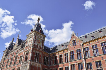 Fototapeta na wymiar old town train station, amsterdam central hall