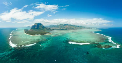 Crédence de cuisine en verre imprimé Le Morne, Maurice Aerial view: Le Morne Brabant mountain with beautiful lagoon and underwater waterfall illusion, Mauritius island