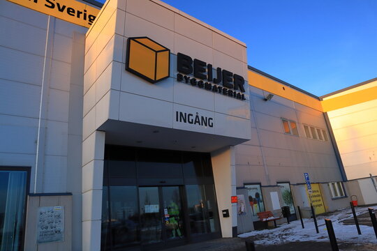 Entrance at a store called Beijer. Yellow sign. A Swedish construction trade chain.