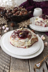 Cinnabon buns. Cinabon rolls with cream cheese and cream. 