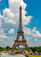 Fototapeta na wymiar Eiffel Tower and Trocadero fountains, Paris, France