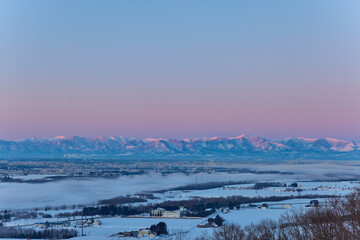 朝焼けと日高山脈