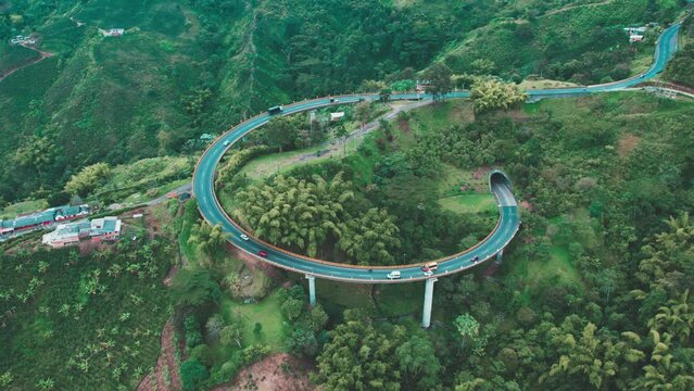 vista a&eacute;rea del puente Helicoidal de Santa rosa de Cabal, Risaralda, Colombia