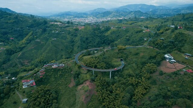 vista a&eacute;rea del puente Helicoidal de Santa rosa de Cabal, Risaralda, Colombia