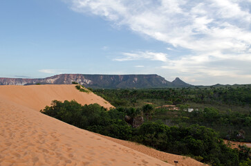 Dunas em cenário do Parque Nacional do Jalapão no Tocantins, Brasil, importante cenário do bioma cerrado no país.