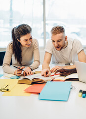 Obraz premium Cheerful multiethnic entrepreneurs working together in office