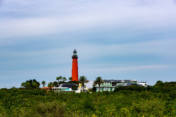 Fototapeta na wymiar lighthouse in town