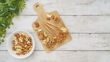 3種類のナッツ｜クルミ・アーモンド・カシューナッツ