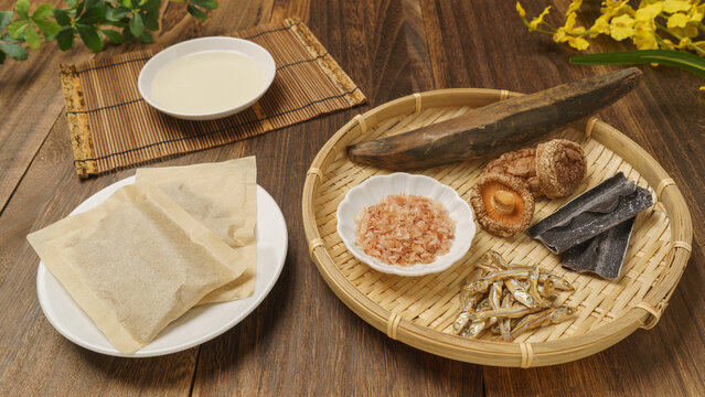 和風の出汁(だし)・だしパックイメージ｜鰹節・削り節・昆布・煮干し・椎茸
