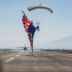 American Flag parachute demonstration at an airshow  - obrazy, fototapety, plakaty