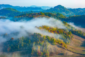Foliage con nubi basse in  Oltrepo pavese