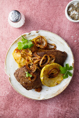 Roasted liver with apple and onion © marysckin