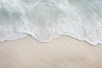 Rippled sand and sea foam, showcasing its softness and beauty in the coastal environment. - obrazy, fototapety, plakaty
