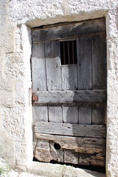Porte ancienne geôle de prison médiévale, escape game