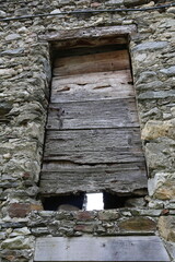Antiche porte di case rurali. Italia, Valtellina, Sondrio, Tresivio