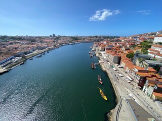 Obraz premium View of the downtown Porto, Portugal on a clear day