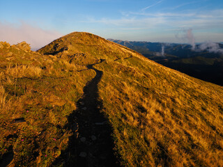 Obraz premium Monte Ori (en el Pirineo de Navarra). Pequeño trekking hasta su cima, a algo más de 2.000 metros de altura.