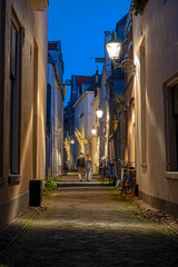 Medieval street in the traditional town Deventer in the Netherlands at sunset - obrazy, fototapety, plakaty