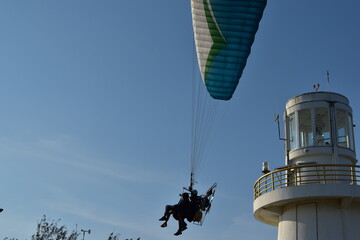 paragliding in the city