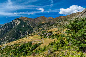 Da Saint Ours alla Tête de Viraysse, per ammirare il forte ai piedi della Meyna