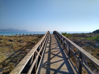 Brücke zum Strand