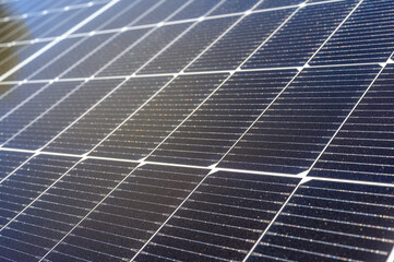 Solarpanel als Textur oder Hintergrund mit Textfreiraum zum Thema der erneuerbaren Energien