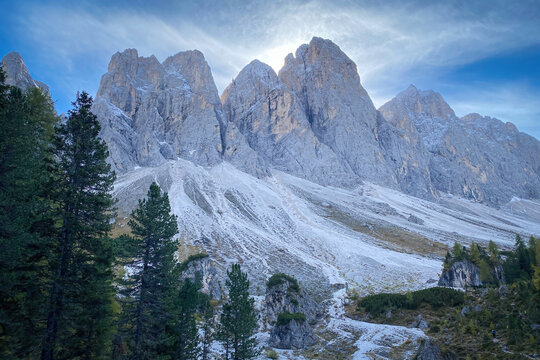 Scenic view of Wasserkofel, Odla de Valdusa, La Furchetta, Sass Rigais mountains (from left to right) along Adolf-Munkel-Weg hiking trail.