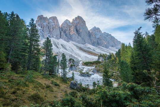 Scenic view of Wasserkofel, Odla de Valdusa, La Furchetta, Sass Rigais mountains (from left to right) along Adolf-Munkel-Weg hiking trail