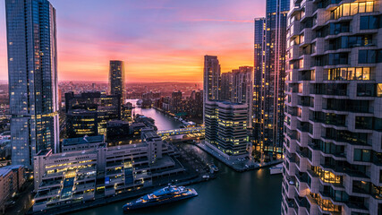 Office buildings in the financial district of London at sunset - obrazy, fototapety, plakaty