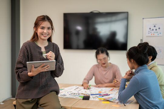 Professional and inspire UX UI designer team and engineer working together to get the best result.