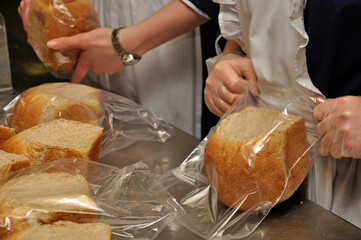 bagging bread