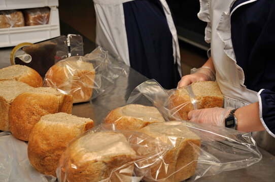bagging bread