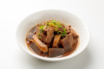 味噌を使った牛もつの煮込み日本料理