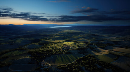 vue aérienne de la campagne Provençale le soir au dernière lueurs du jour sous un ciel chargé - obrazy, fototapety, plakaty