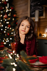 Obraz na płótnie Canvas portrait of a brunette girl in a Christmas atmosphere