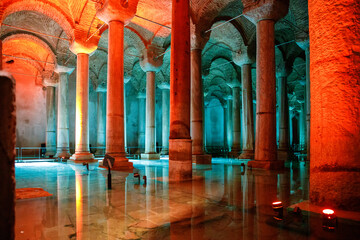 Obraz premium The Basilica Cistern, or Yerebatan Sarayi, is the ancient underground water reservoir beneath Istanbul city, Turkey