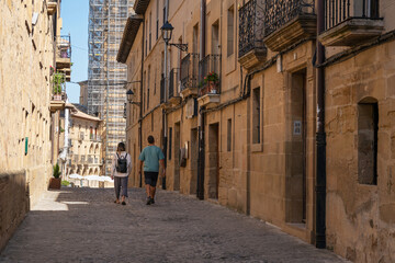 Couple walking through Briones. La Rioja