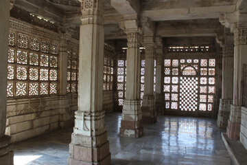 Stone jali work. While the ringed domes, the profusion of pillars and brackets follow the Islamic genre,  Sarkhej Roza, Ahmedabad, Gujarat India © RealityImages