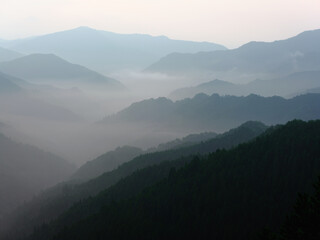 Fototapeta premium 雲海の出た山の風景