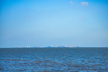 Hengsha Island, Shanghai - the sea under the blue sky and white clouds