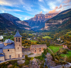 Fototapeta na wymiar Torla-Ordesa and the Ordesa & Monte Perdido National Park in pyrenees Spain