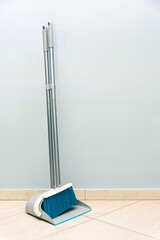 Scoop and broom for cleaning. Plastic scoop for collecting garbage.
