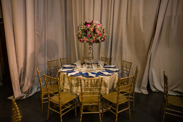 mesa para celebrar casamentos, e eventos glamurosos