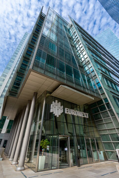 Courbevoie, France - 9 octobre 2023: Entr&eacute;e de l'immeuble Euronext dans le quartier des affaires de Paris La D&eacute;fense. Euronext est la principale place boursi&egrave;re de la zone euro