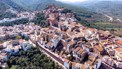 Panorámica aérea de Vilafamés (Castellón), un precioso pueblo de montaña de la Comunidad...