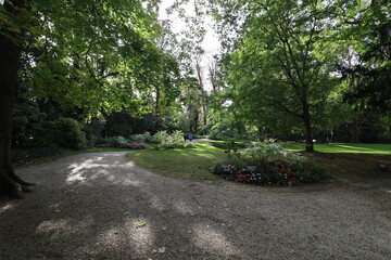 Fototapeta na wymiar Le parc Dupeyroux, parc public, ville de Créteil, département du Val de Marne, France
