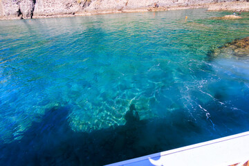 美しい中木の海とヒリゾ浜渡船。

静岡県伊豆半島賀茂郡南伊豆町中木港。
2023年9月30日日撮影。

The beautiful Nakagi sea and Hirizo beach ferry.

Nakagi Port, South IZU, Kamo-gun, Izu Peninsula, Shizuoka, Japan,
Photo Taken September 30, 2023.
