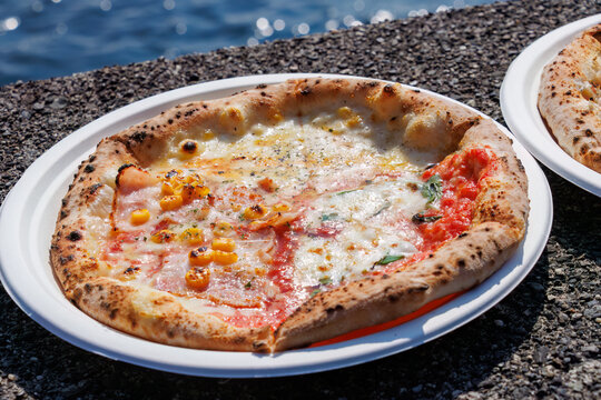 ヒリゾ浜の海の家の美味しい石窯焼きピザ。

静岡県伊豆半島賀茂郡南伊豆町中木港。
2023年10月1日日撮影。

Delicious stone oven baked pizza at the beach house.

Nakagi Port, South IZU, Kamo-gun, Izu Peninsula, Shizuoka, Japan,
Photo Taken October 1, 